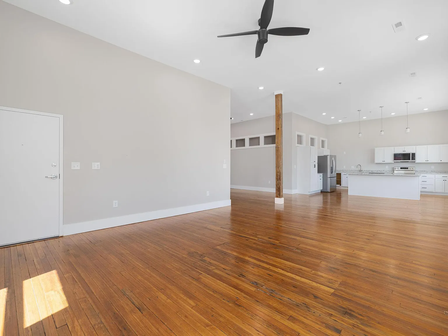 2 bed, 2020 sqft, $2,350 — Photo 3