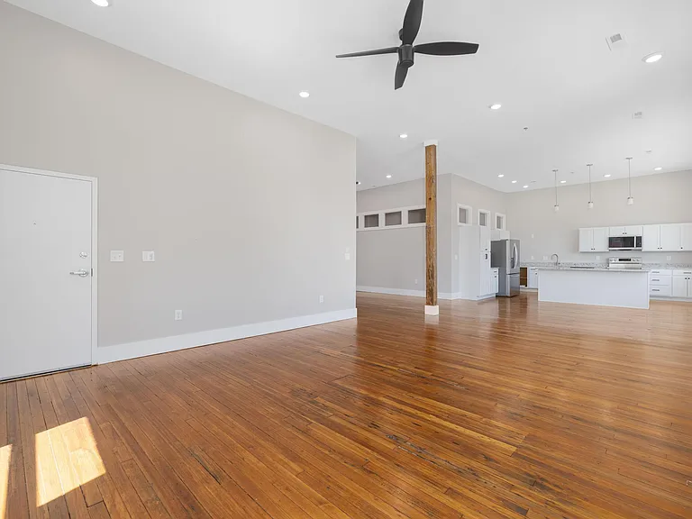 204 W State Of Franklin Rd #201 — Photo 3