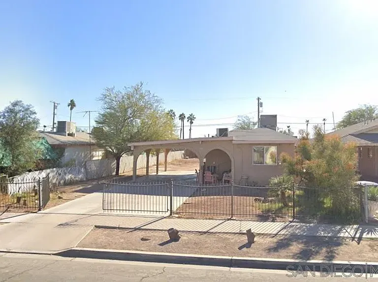 209 E Orange Ave — Photo 2