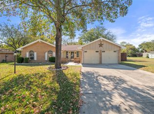 3300 Jamestown Dr, Forest Hill, TX 76140