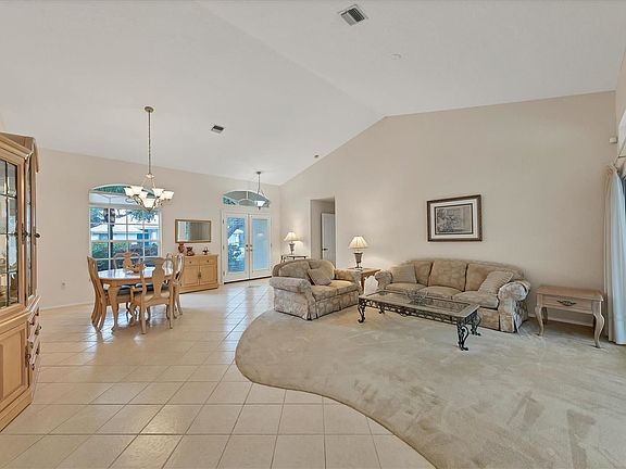 4th image of 370 Roseling Cir