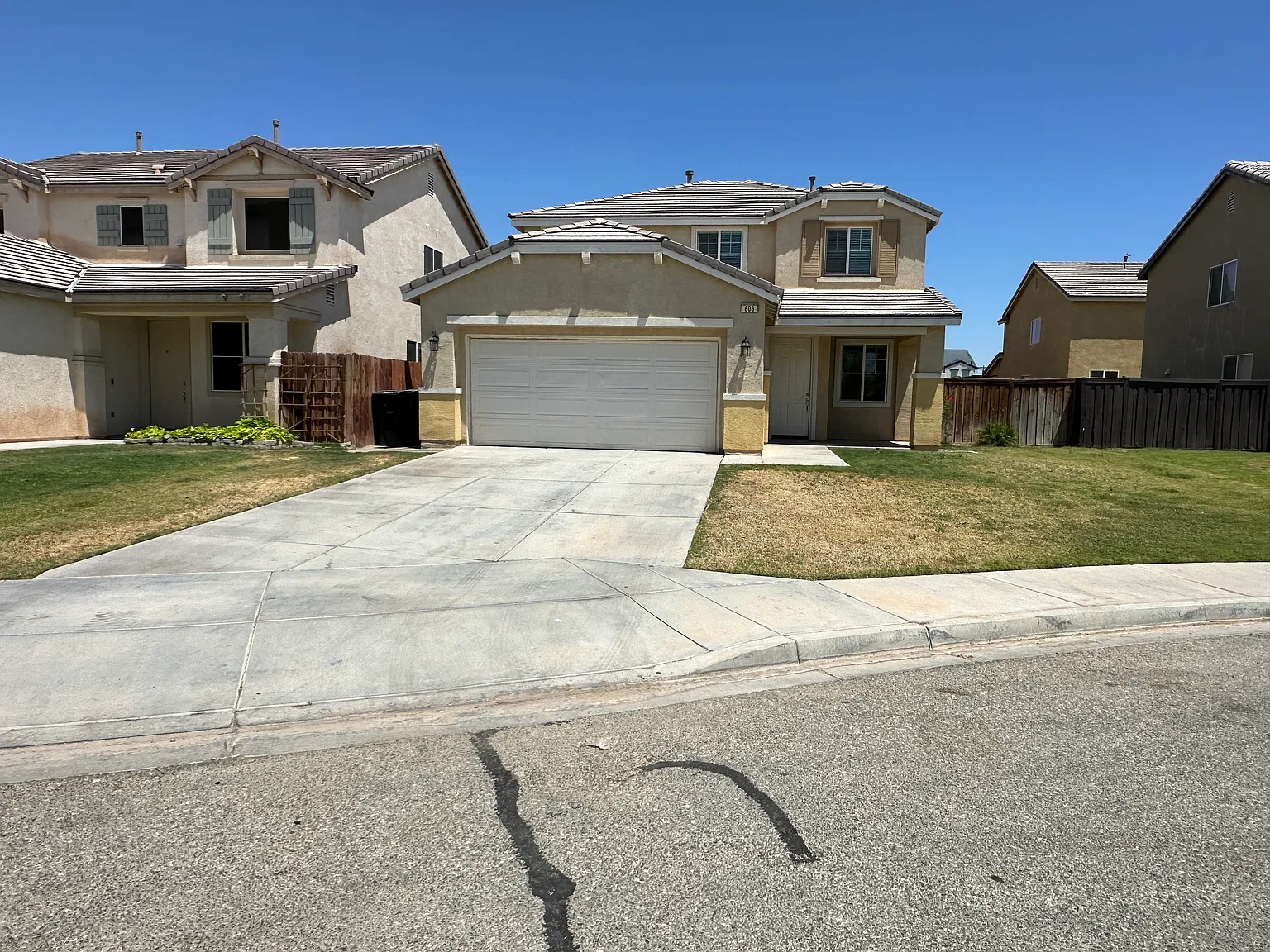4 bed, 2.5 bath, 2025 sqft, $3,000 — Photo 4