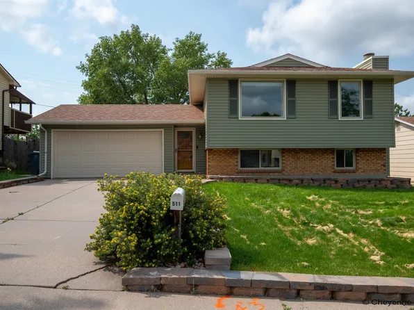 511 Montclair Dr, Cheyenne, WY 82009