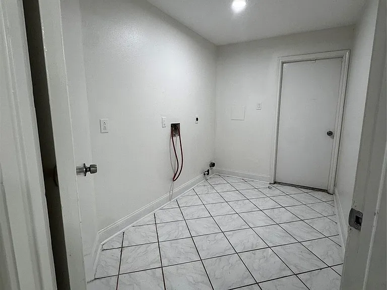 2203 Bisontine St — Photo 4