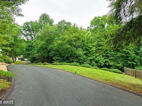 Driveway up to house