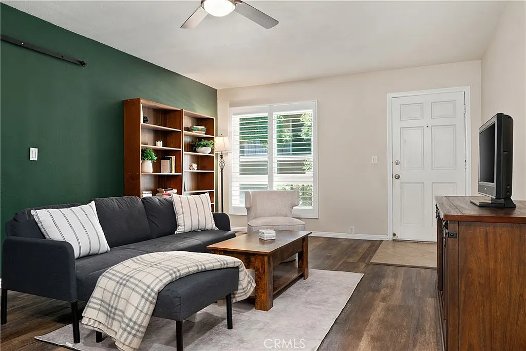 2 bed, 823 sqft, $3,450 — Photo 2