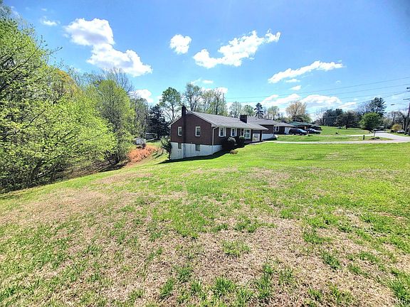 2nd image of 520 Winston Ridge Rd