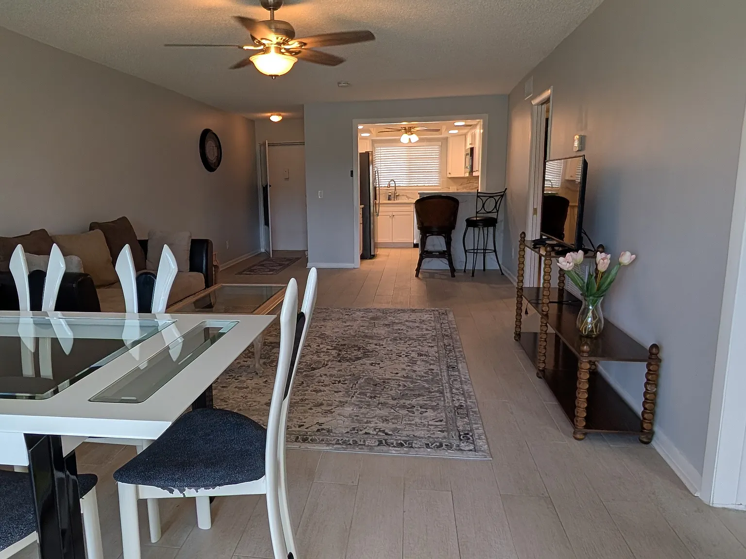 2 bed, 1088 sqft, $2,000 — Photo 2