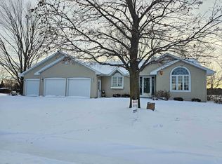 1500 Foxfire Ct, Waupaca, WI 54981
