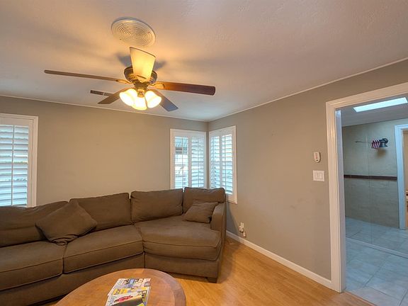 4th image of 510 W Whittier Ave
