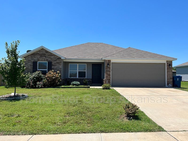 1st image of 808 Evans Cir