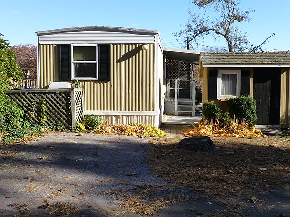 3rd image of 9 Dogwood Dr