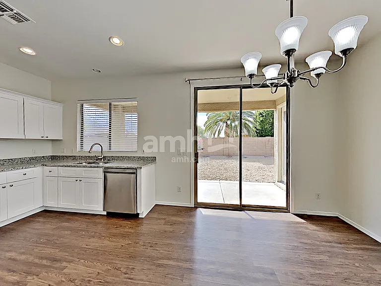 9427 W Potter Dr — Photo 4