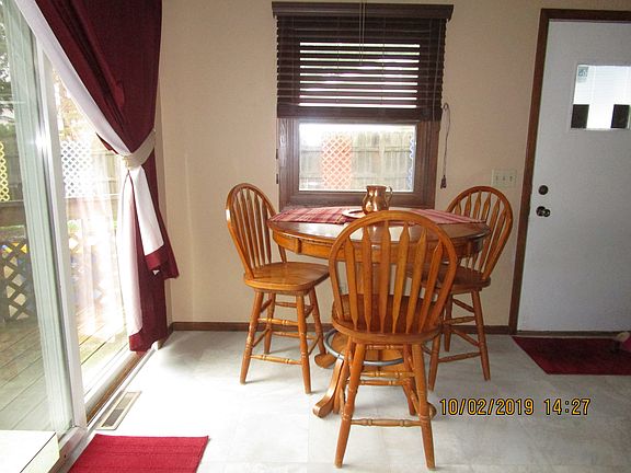 3rd image of 754 13th St NE