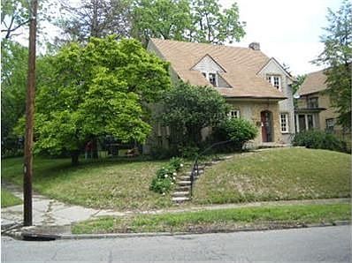 2nd image of 429 W Parkwood Dr