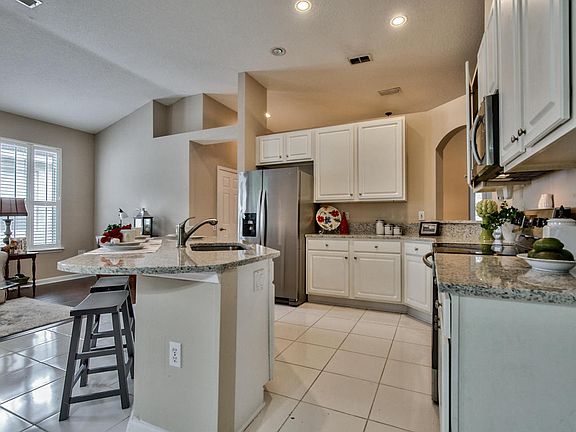 5th image of 8561 Glenbury Ct N