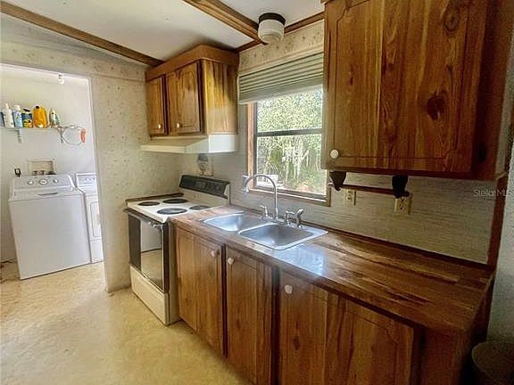 3rd image of 11 WILDWOOD DRIVE