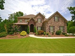 121 Stonehurst Ln, Waxhaw, NC 28173