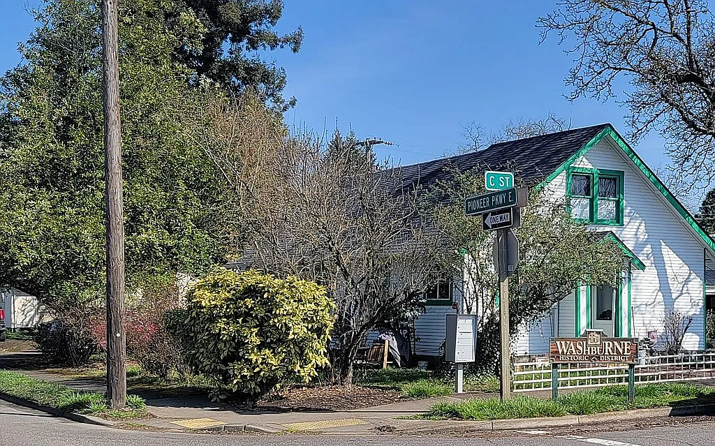 306 C St photo 1