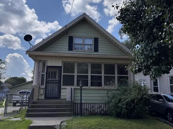 2006 W Marquette St, Peoria, IL 61605