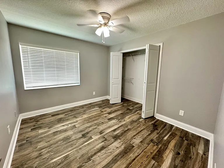 1301 Queen Elaine Dr — Photo 26