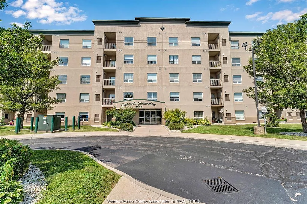 2 bed, 1.0 bath, 1100 sqft, $1,990 — Photo 1