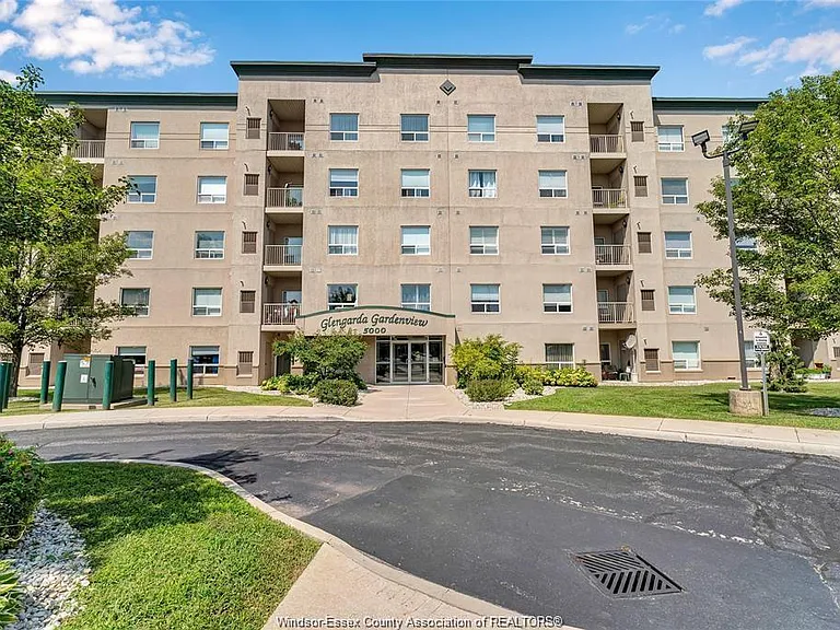 5000 Wyandotte St E #304 — Photo 1