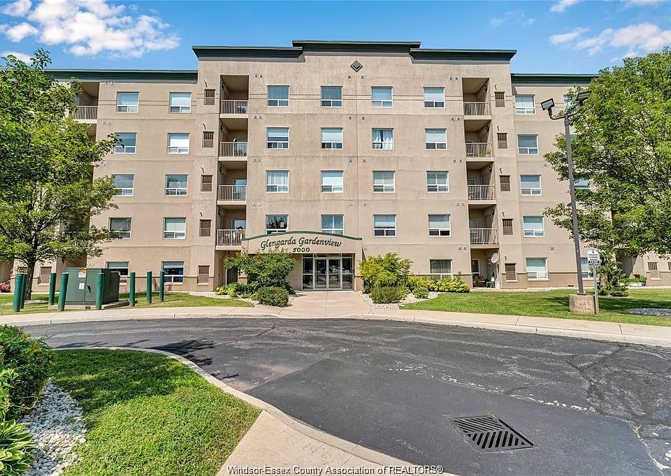 5000 Wyandotte St E #304