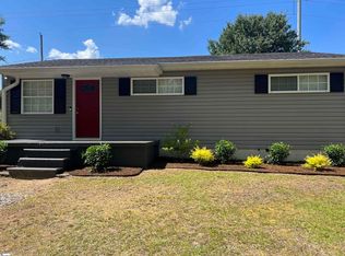 18 Maywood Dr, Taylors, SC 29687