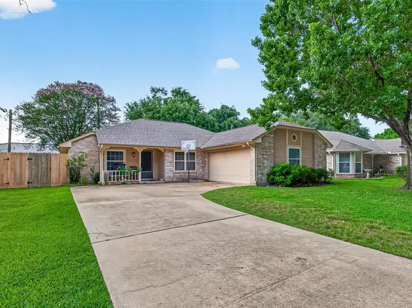 15343 Meadow Village Dr, Houston, TX 77095