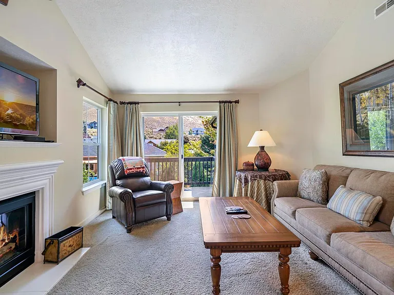 1930 Copper Ranch Ln #C — Photo 14