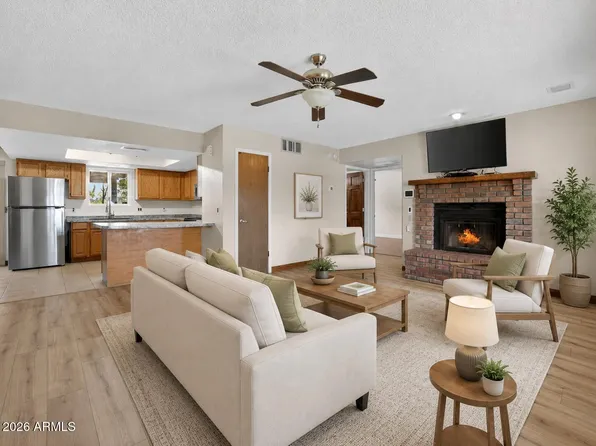 704 E PEPPERTREE Avenue, Apache Junction, AZ 85119