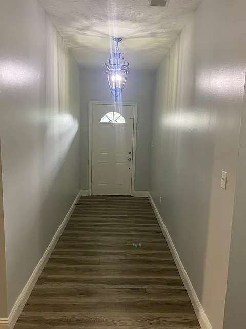 3 bed, 1400 sqft, $1,300 — Photo 2