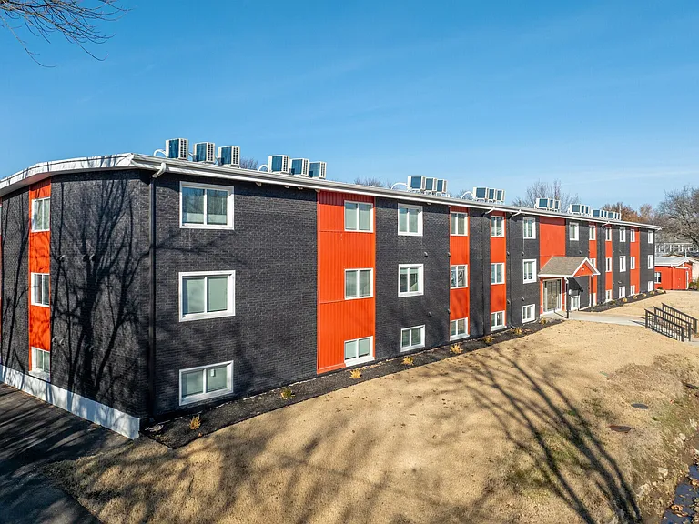 University Digs Apartments — Photo 8
