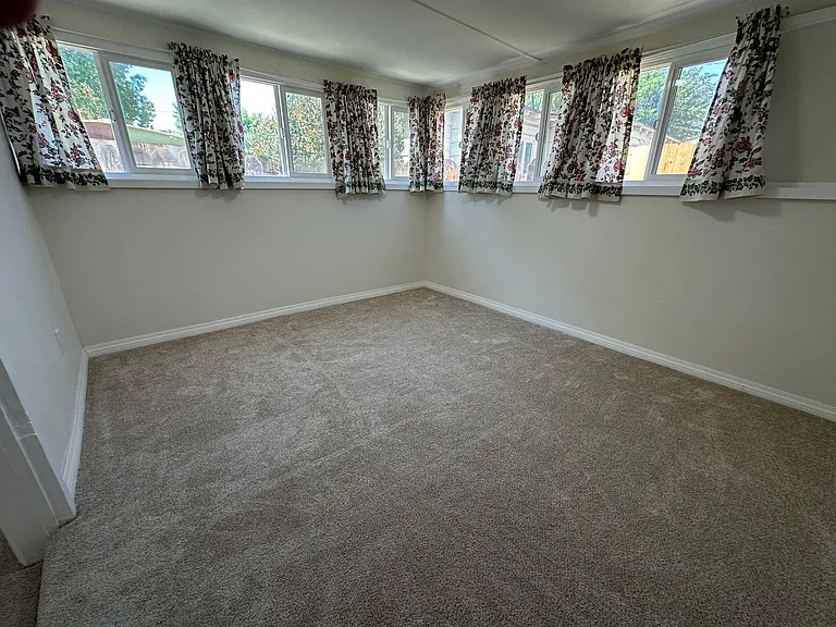 637 Schley St — Photo 13
