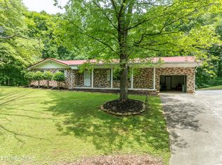 1013 Old Oliver Rd, Walland, TN 37886