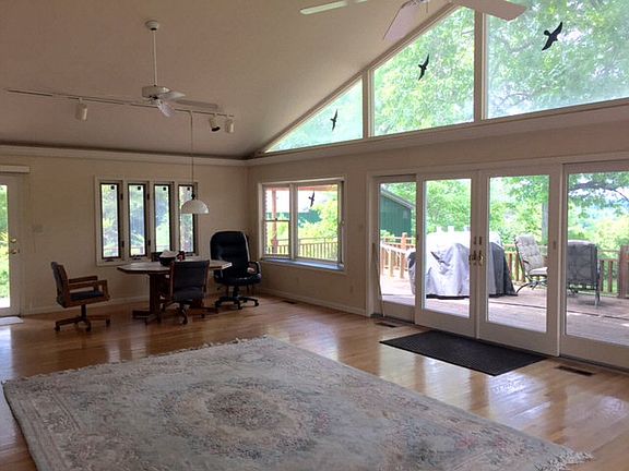 3rd image of 1190 College Dr