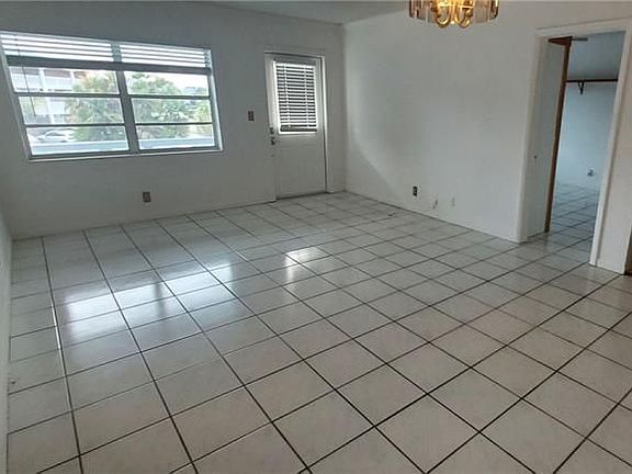 5th image of 751 Pine Dr APT 209