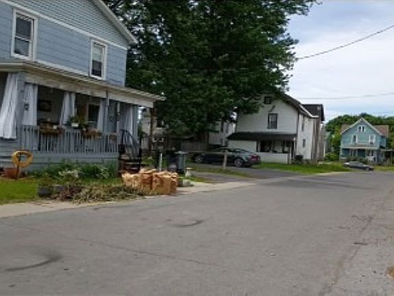 Exterior Neighborhood (street photo)