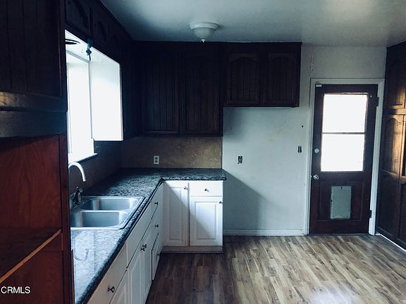 3rd image of 626 N Screenland Dr