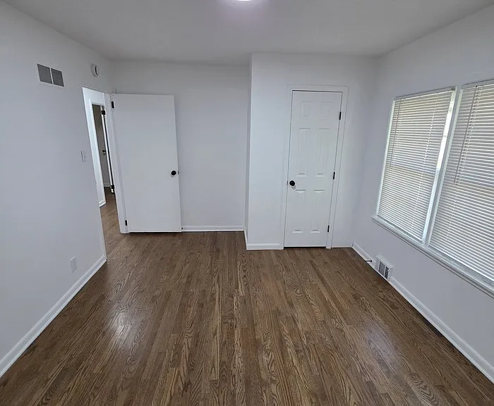 9615 Holmes Rd — Photo 17