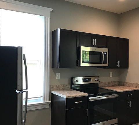 3rd image of 208 Hearne Ave #2