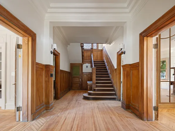 1901 Avenue H image 2 of 11