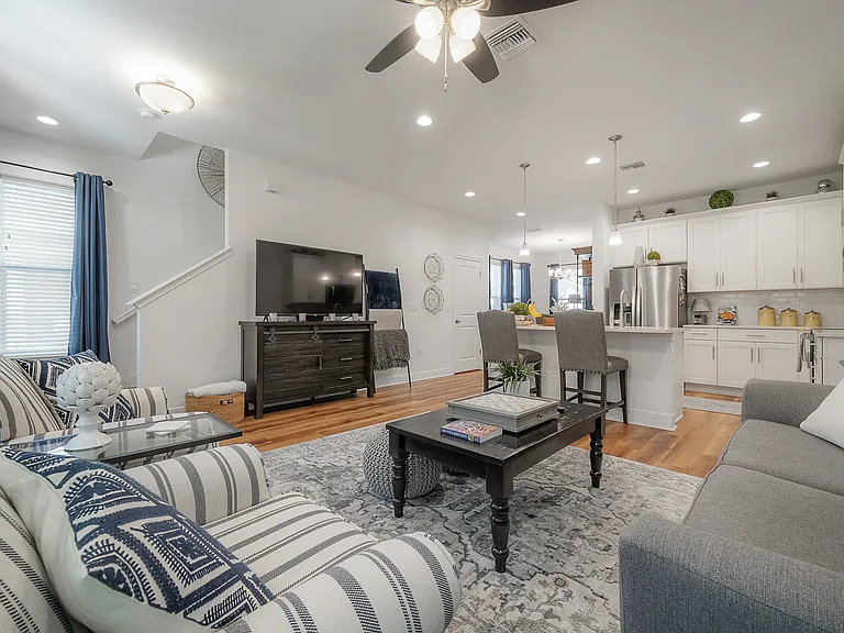 1714 E Lambright St — Photo 8