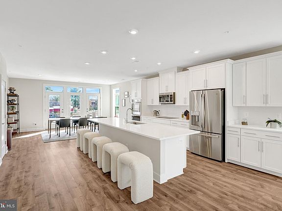 2nd image of 1694 Bandit Loop Unit 17B