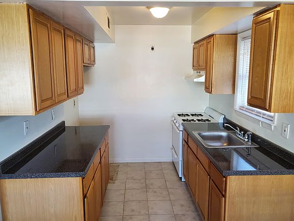 Backsplash just added, see next pictures