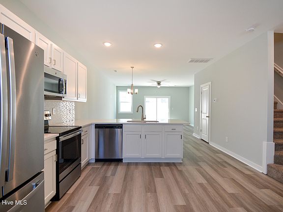 3rd image of 427 Sunfish Lane