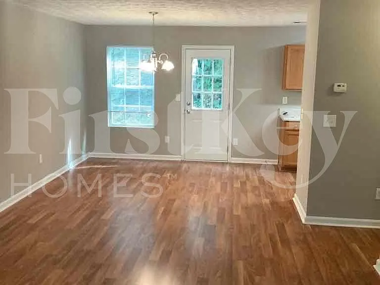130 Cobblestone Dr — Photo 3