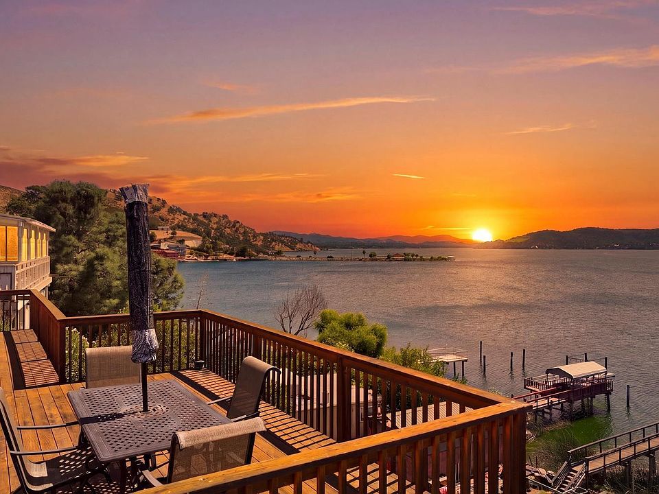 Proven Waterfront Airbnb property listing photo