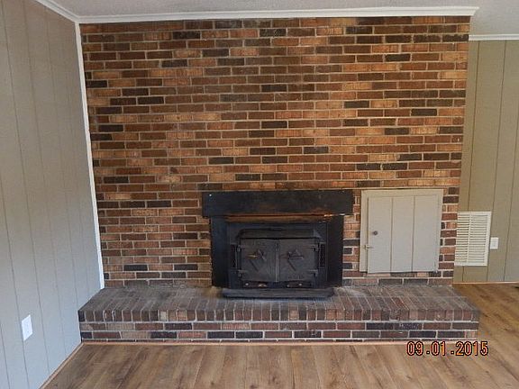 5th image of 176 Rosewood St
